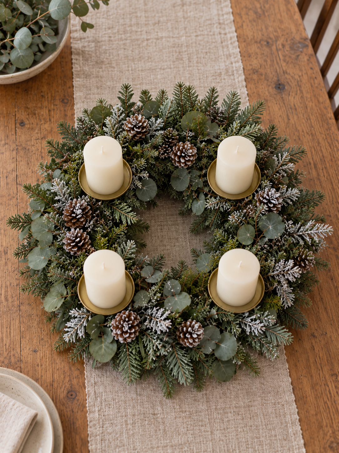 Adventskranz Eukalyptus künstlich mit 4 Kerzen, Ø 40 cm - Produktansicht ohne Model
